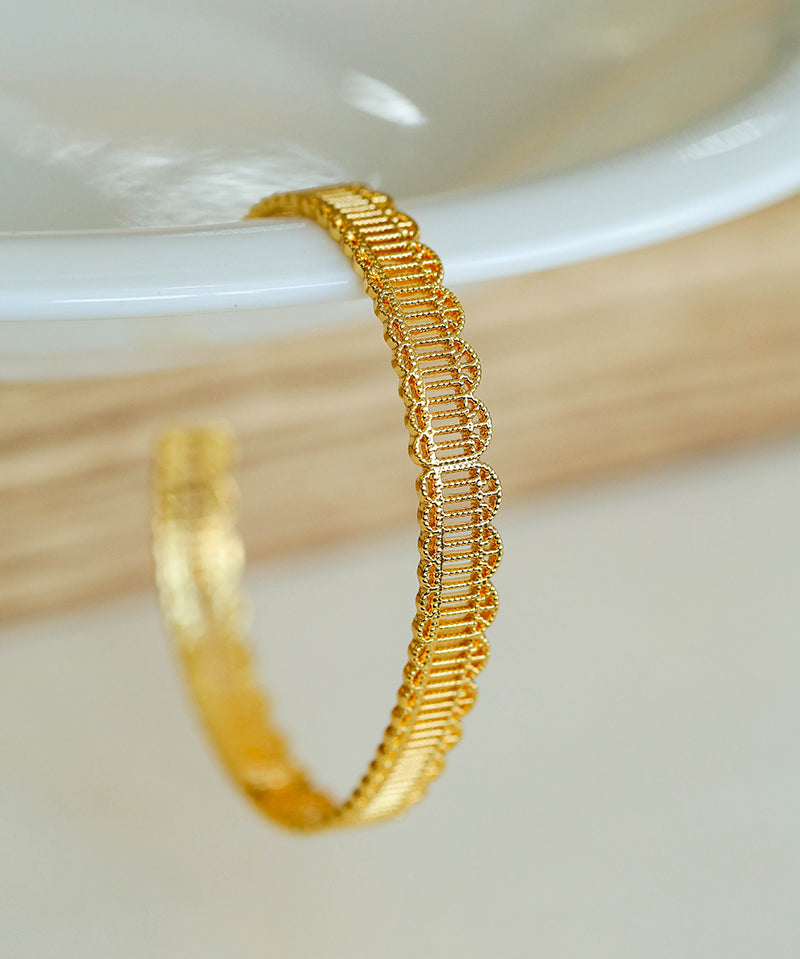 Lace Pattern Diamond Open Bangle