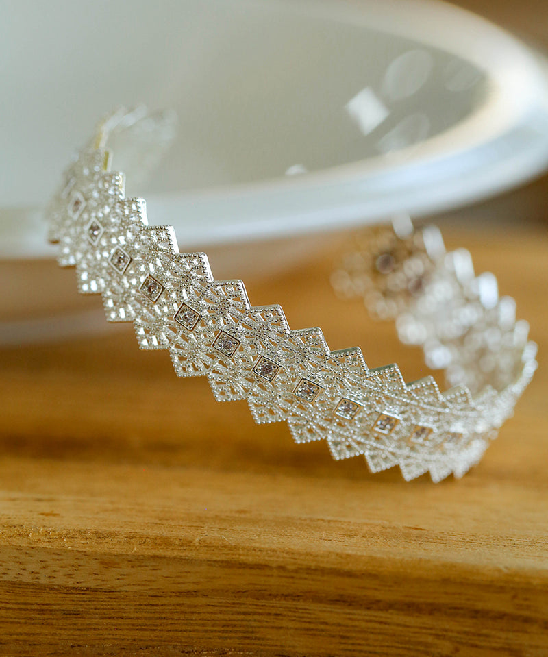 Lace Pattern Diamond Open Bangle