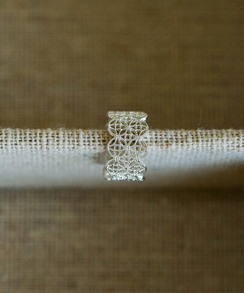 Lace Pattern Diamond Ear Cuff