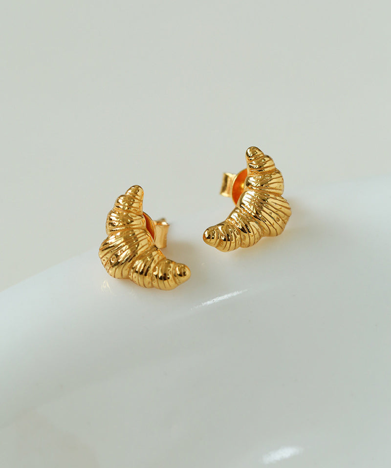 Petites boucles d'oreilles à tige en forme de croissant