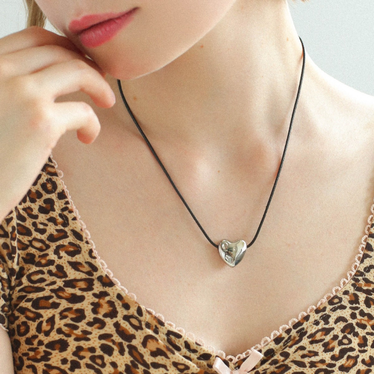 Heart-shaped Black Leather Drawstring Pendant Necklace