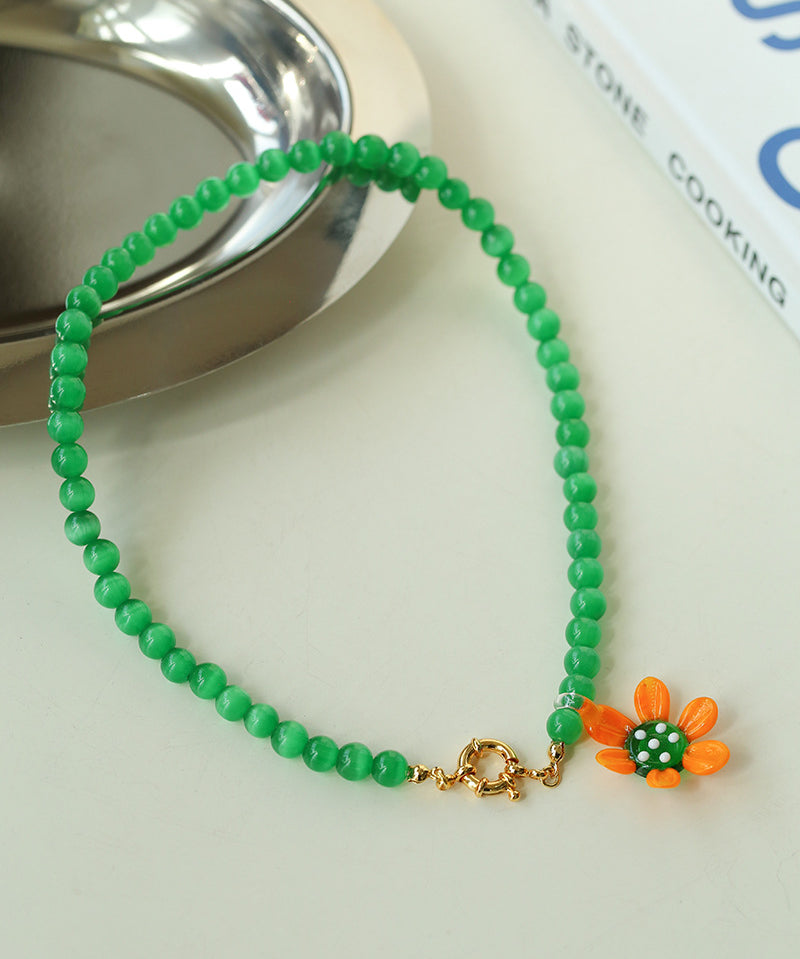 Collana colorata con perline di fiori margherita occhio di gatto