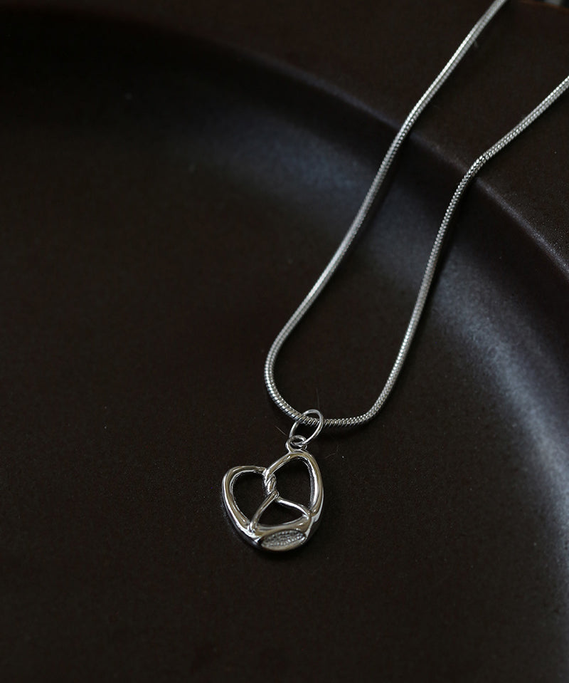 Collier pendentif simple pain d’eau alcaline