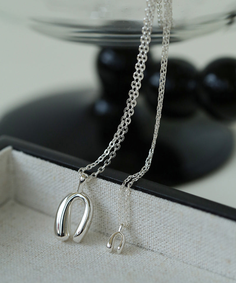 Minimalist Geometric Horseshoe Pendant Chian Necklace