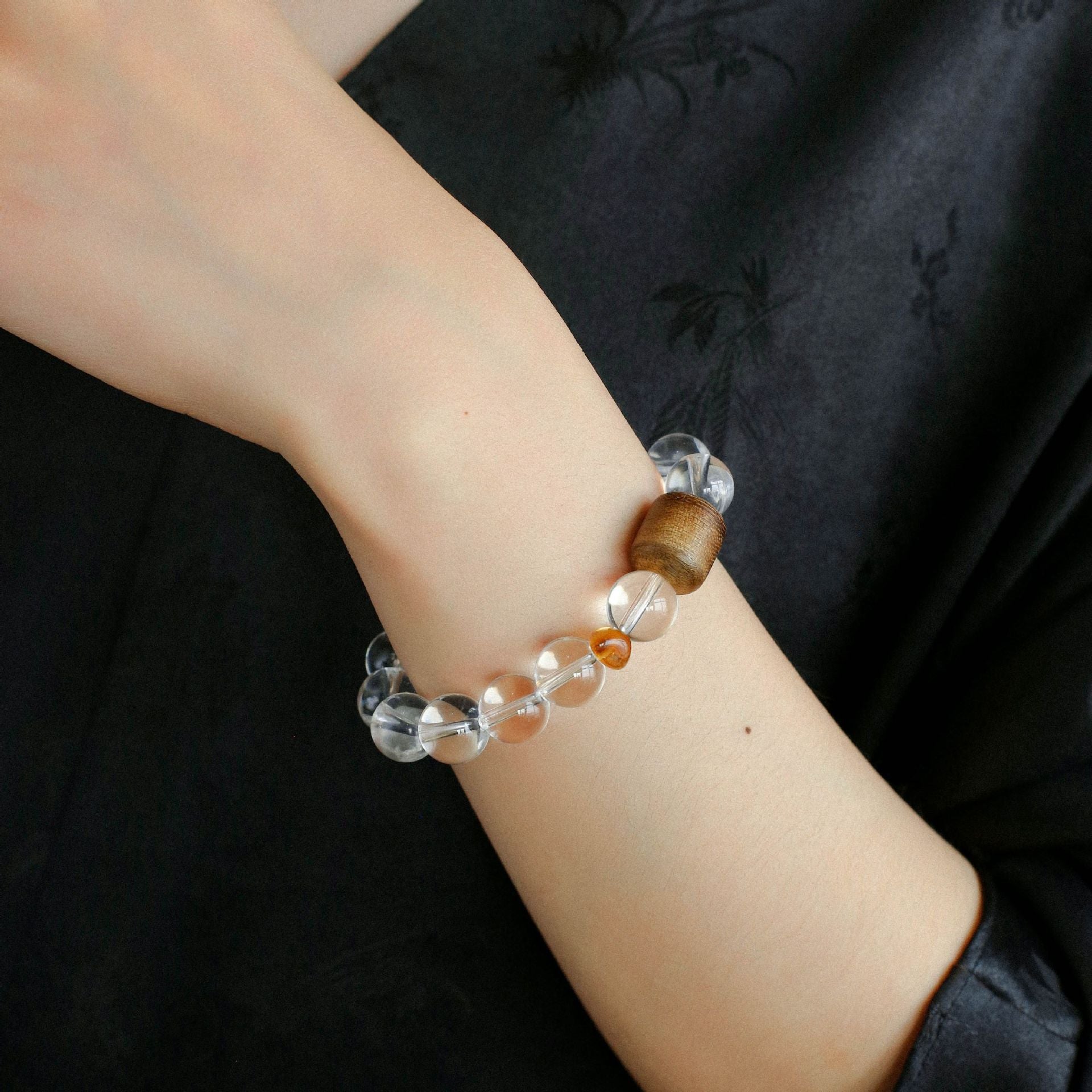 Pulsera elástica de citrino y cristal blanco con cuentas de madera de agar