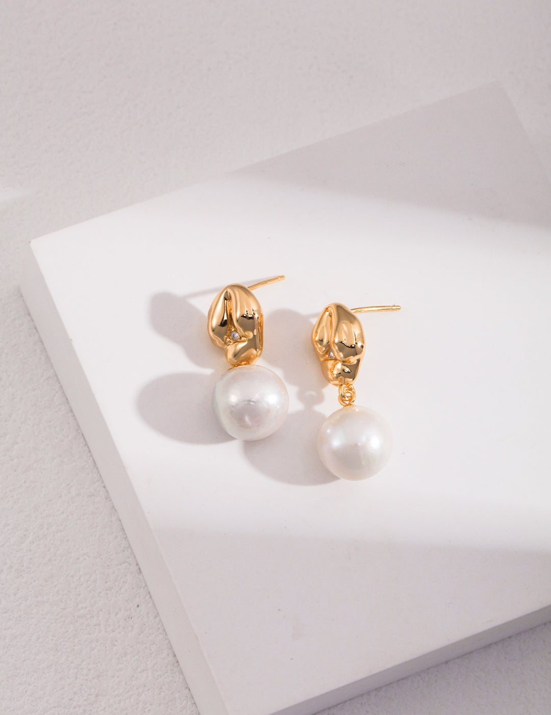 Asymmetrical Textured Pearl Earrings with Zircon Accents - floysun