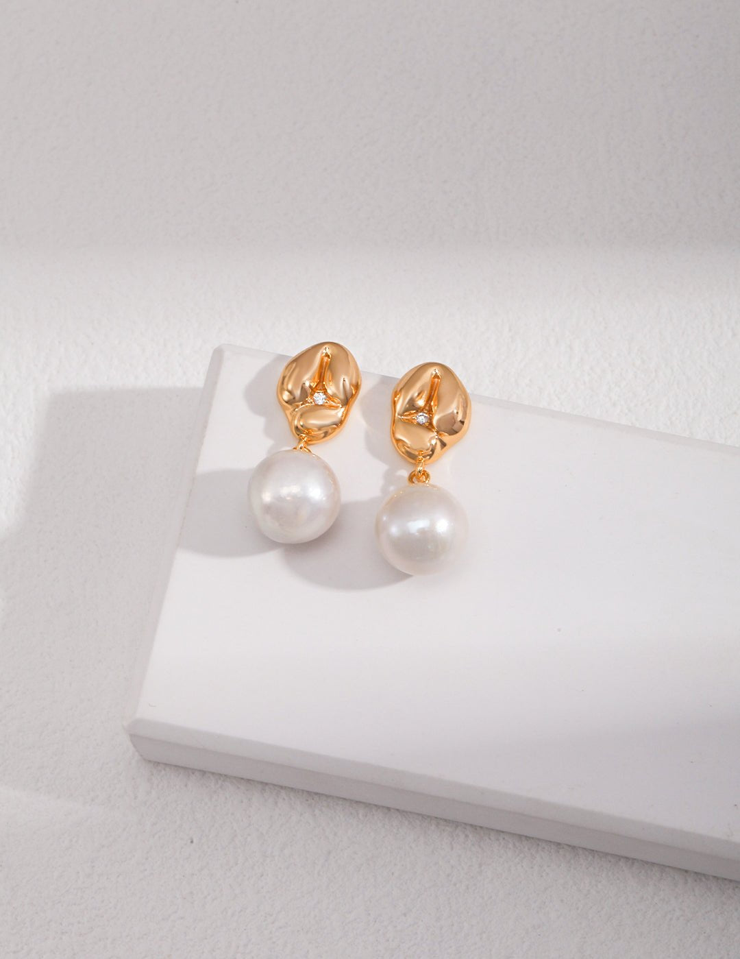 Asymmetrical Textured Pearl Earrings with Zircon Accents - floysun