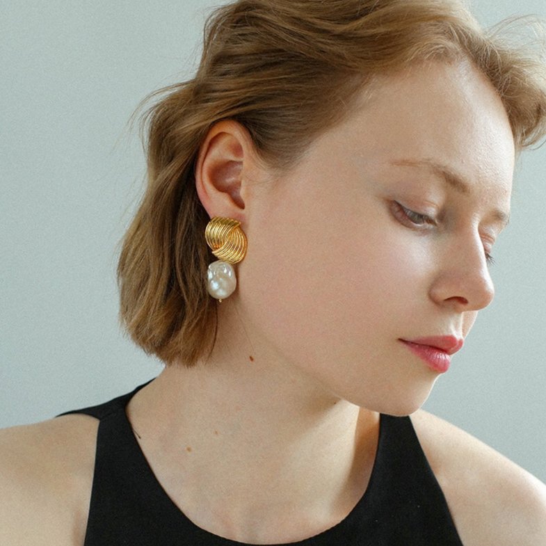 Baroque Pearl Twisted Metal Stripe Texture Earrings - floysun