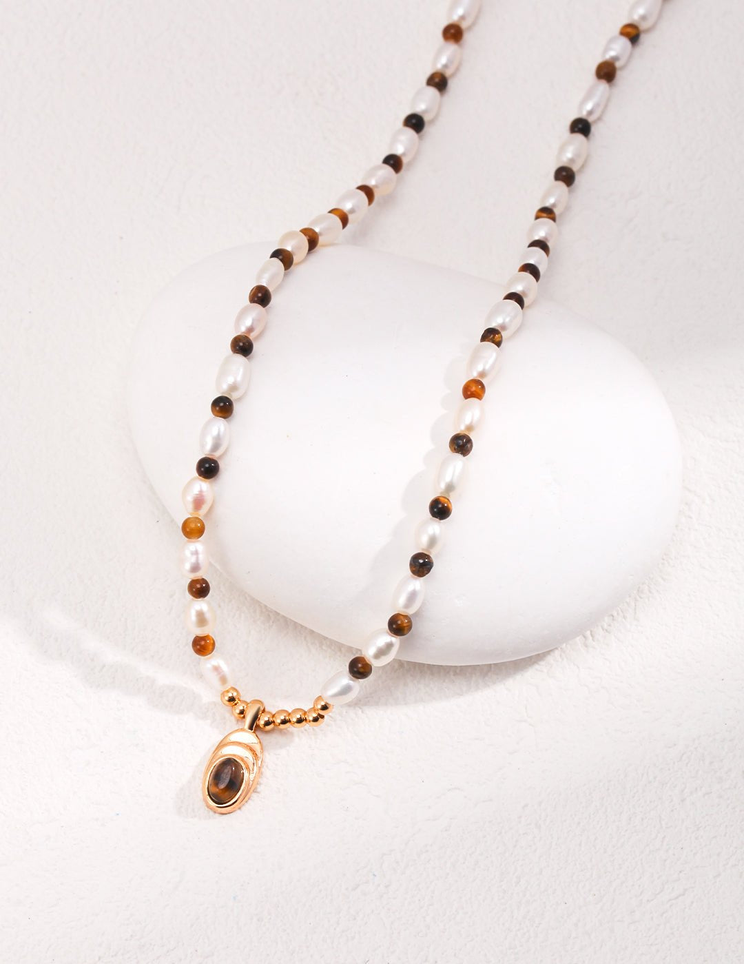 Caramel Chic: Tiger Eye Stone and Pearl Beaded Pendant Necklace - floysun