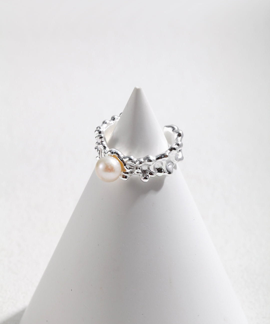 Charming Waves: Lace Pearl Ring - floysun