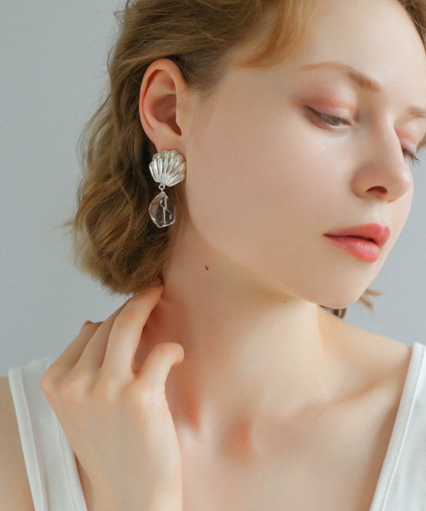 Creative Shell and White Crystal Drop Earrings - floysun