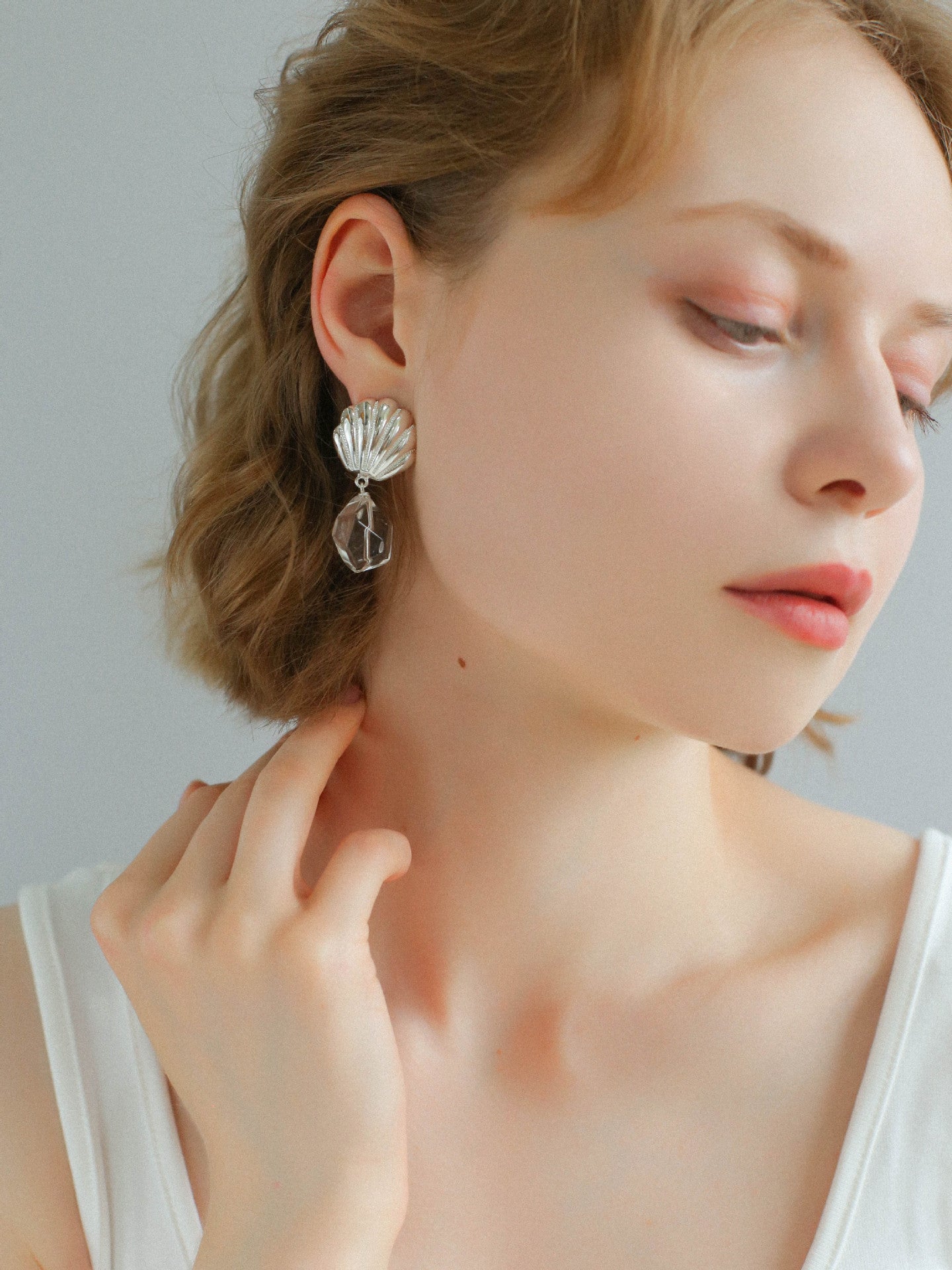 Creative Shell and White Crystal Drop Earrings - floysun