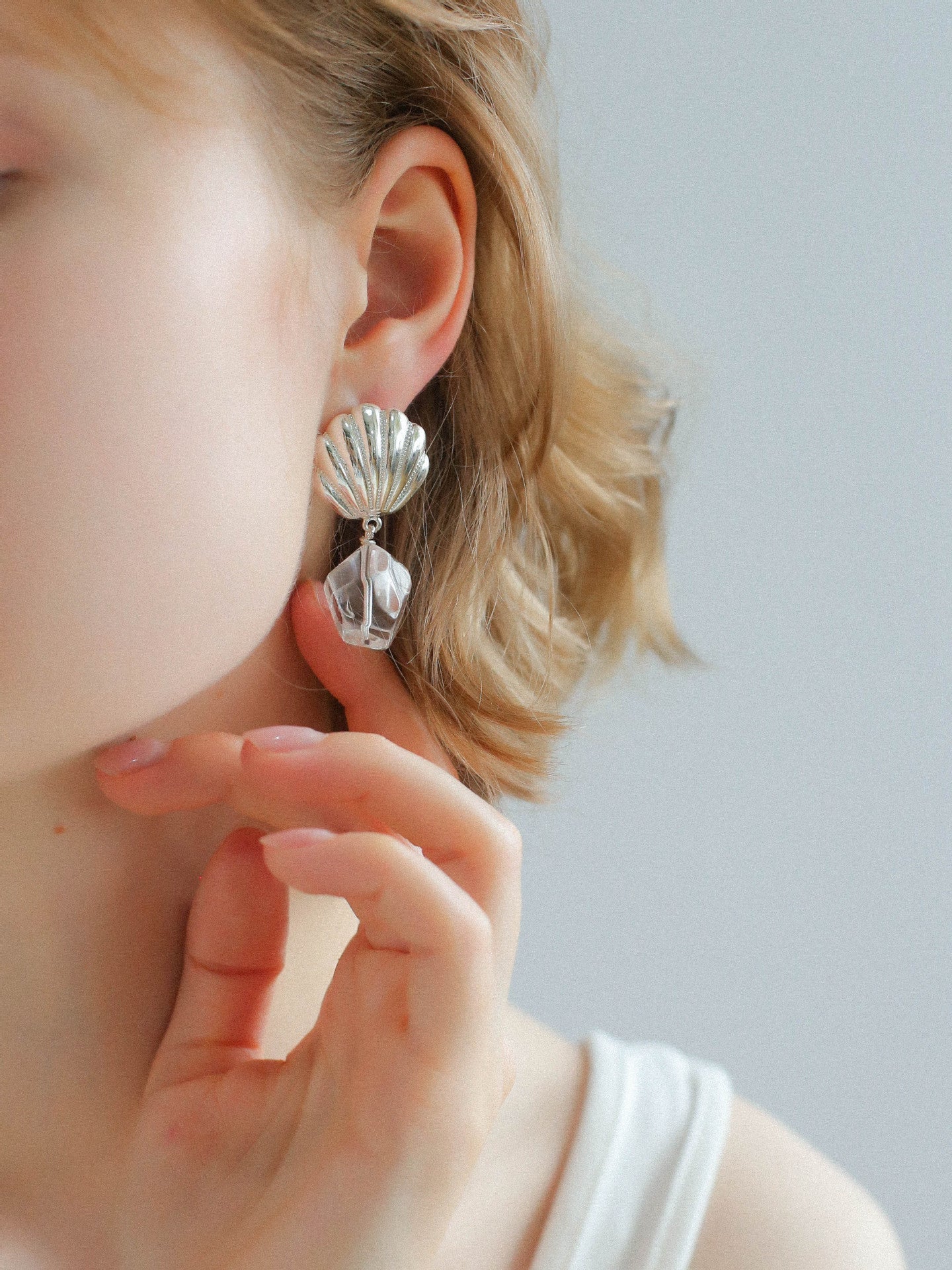 Creative Shell and White Crystal Drop Earrings - floysun