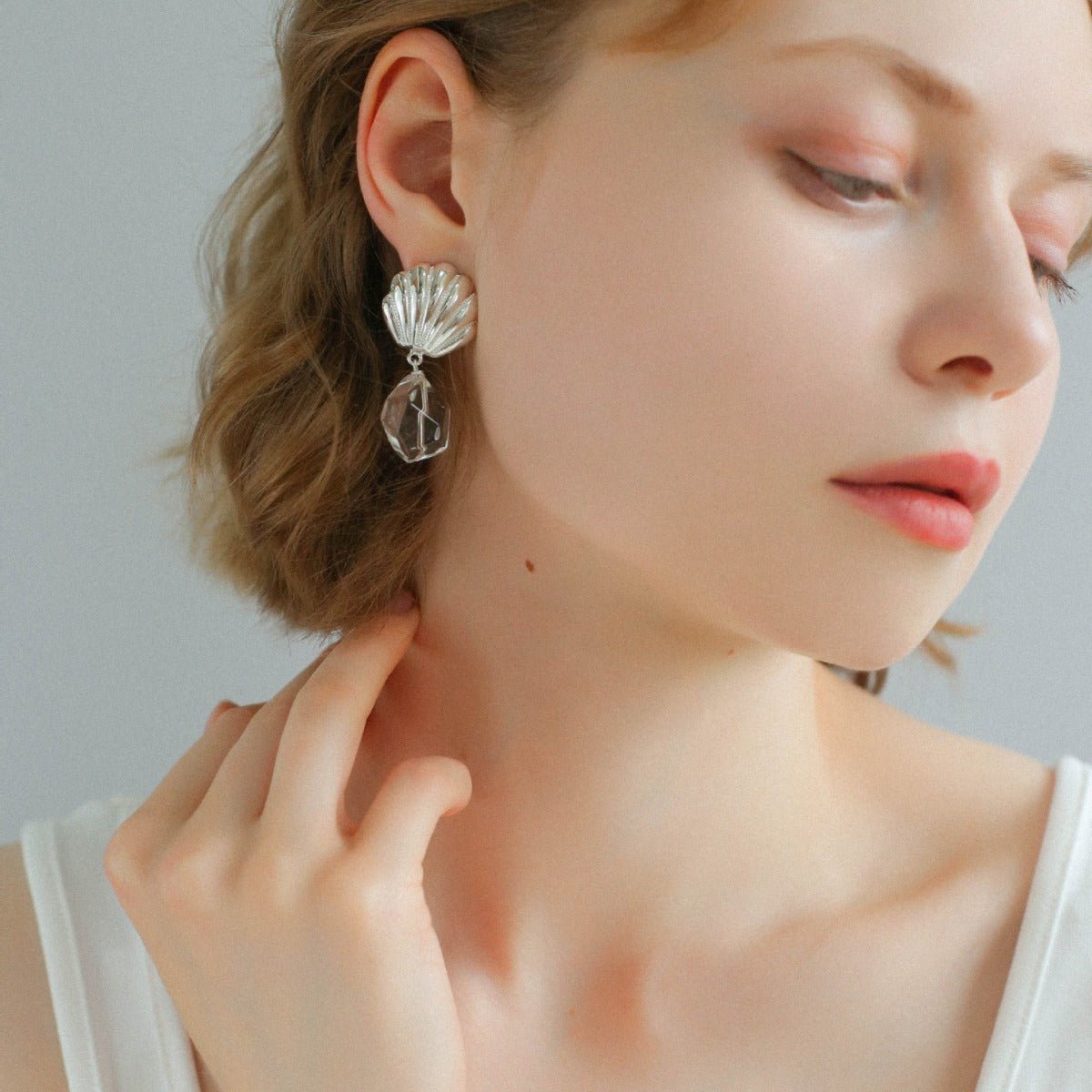 Creative Shell and White Crystal Drop Earrings - floysun