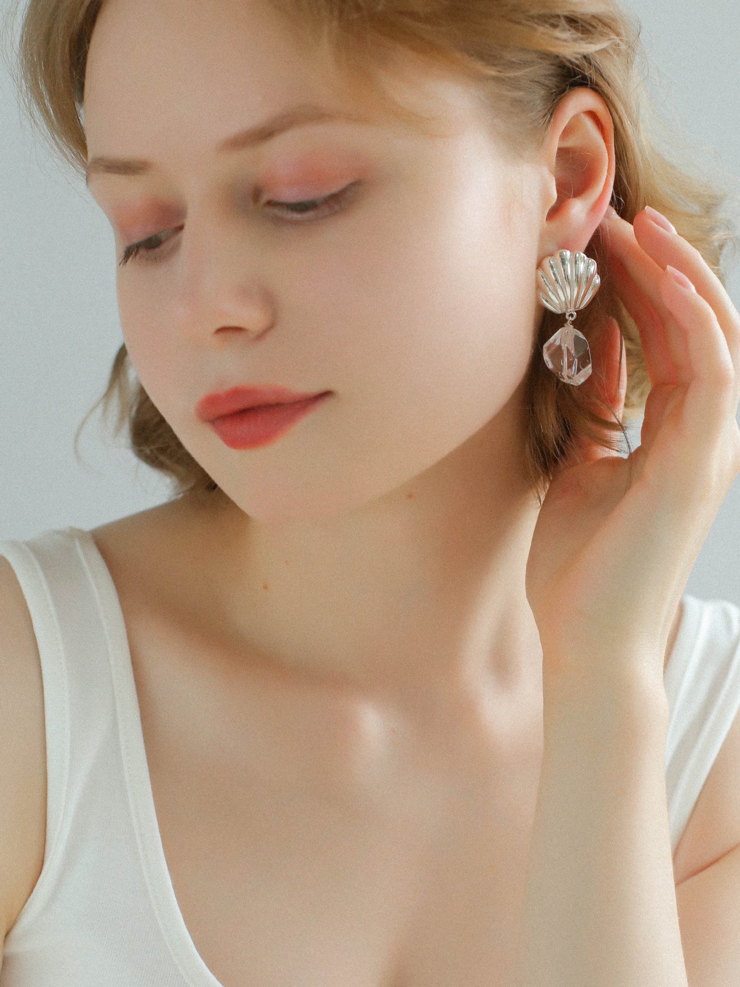 Creative Shell and White Crystal Drop Earrings - floysun