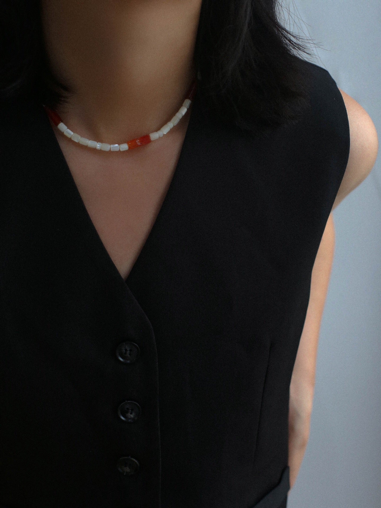 Cylindrical Red Onyx and White Mother - of - Pearl Beaded Necklace - floysun