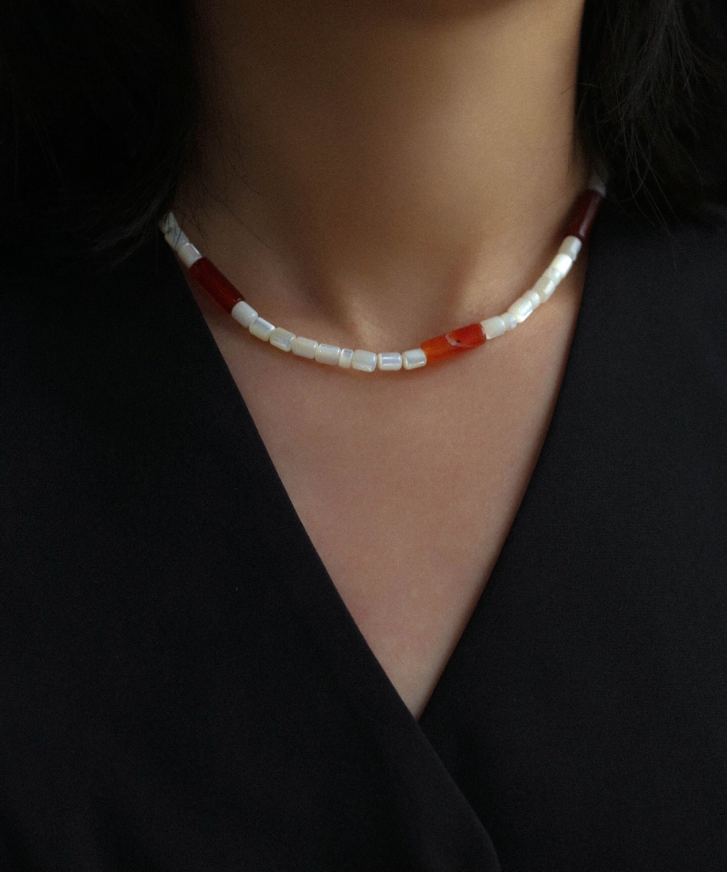 Cylindrical Red Onyx and White Mother - of - Pearl Beaded Necklace - floysun