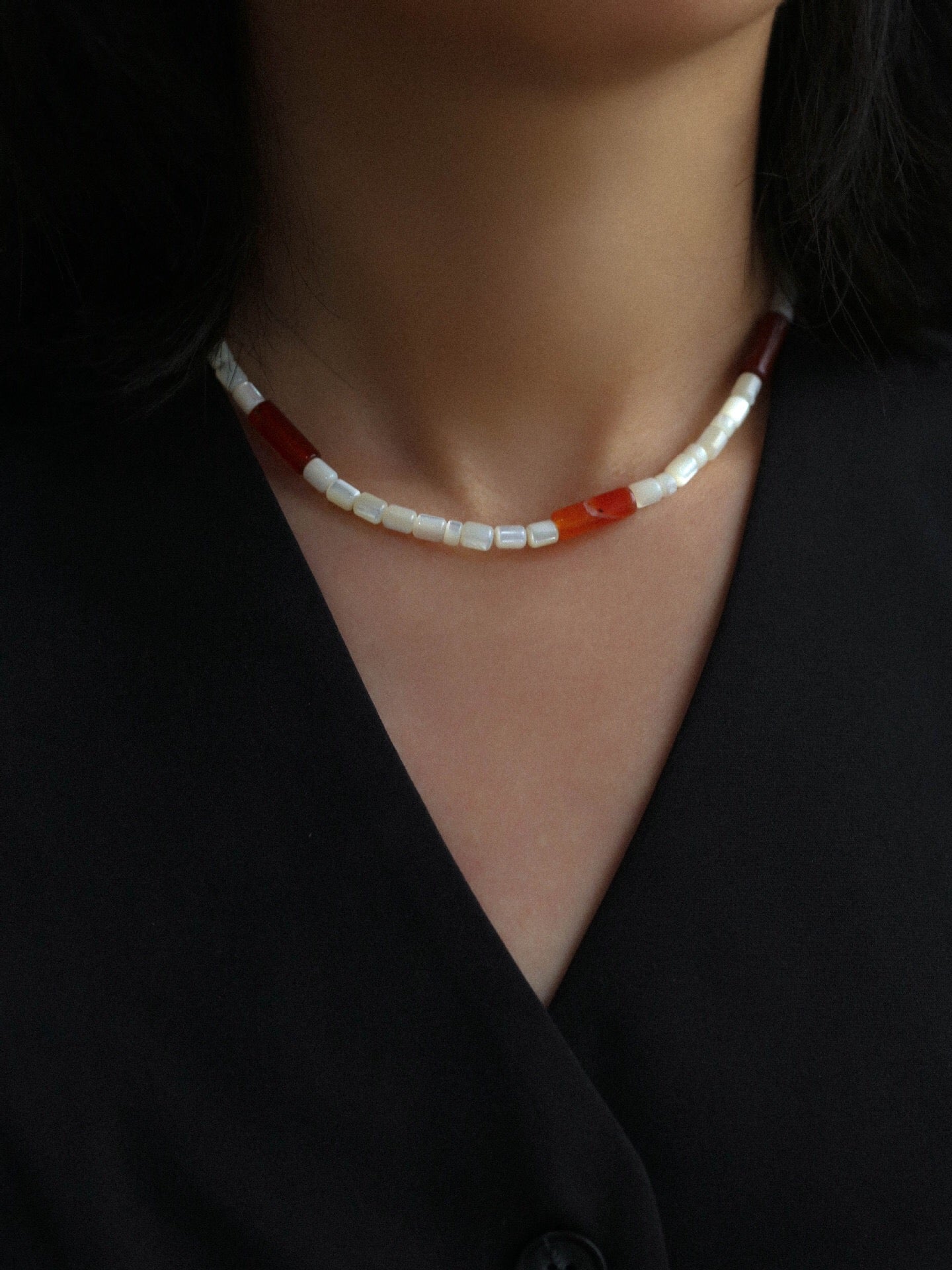 Cylindrical Red Onyx and White Mother - of - Pearl Beaded Necklace - floysun