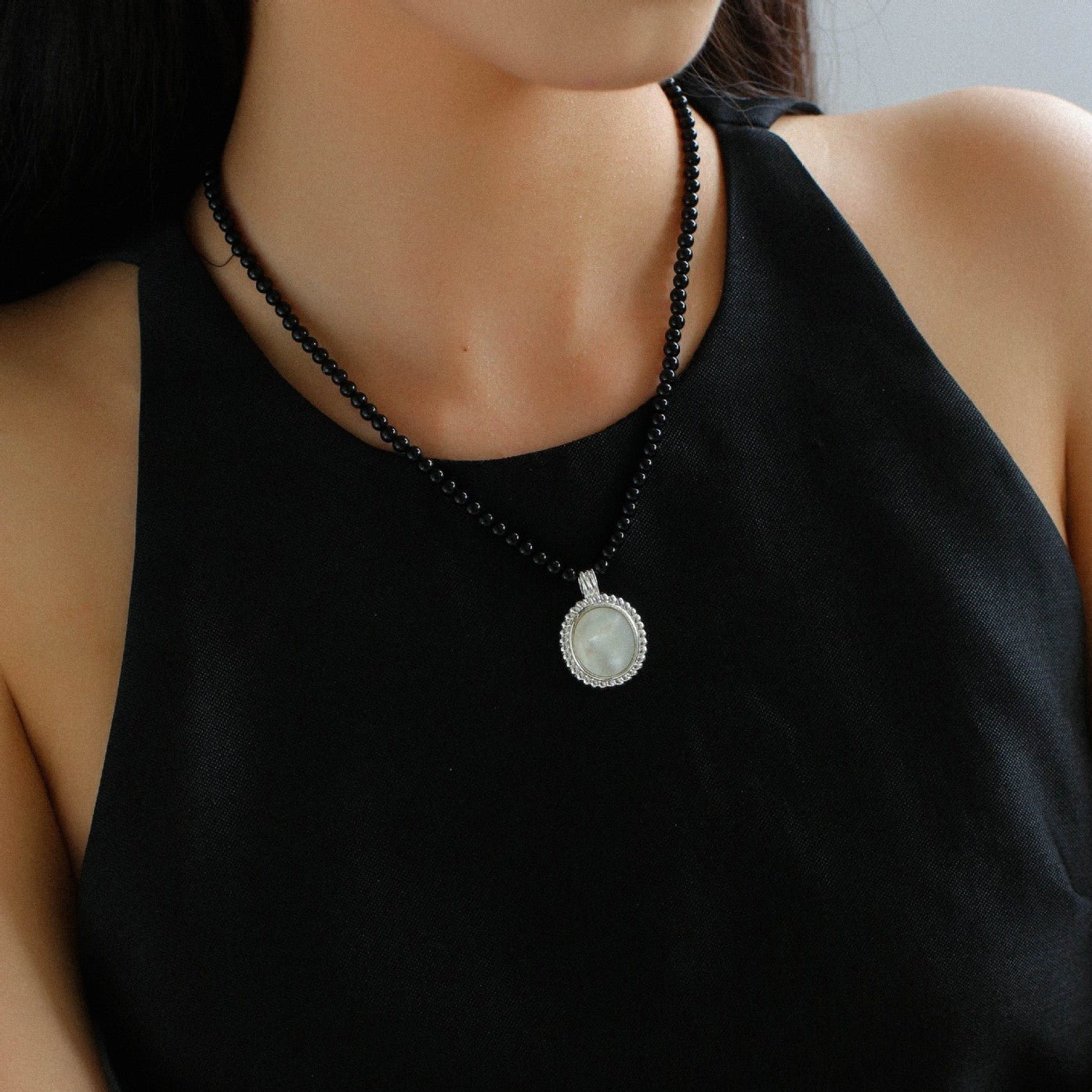 Dark Night Black Onyx Mirror White Mother of Pearl Pendant Beaded Necklace - floysun