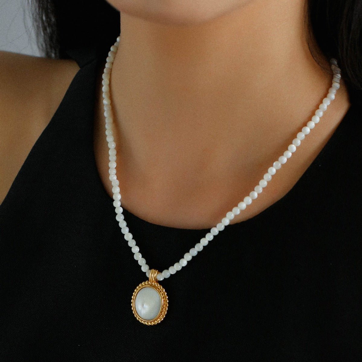 Dark Night Black Onyx Mirror White Mother of Pearl Pendant Beaded Necklace - floysun