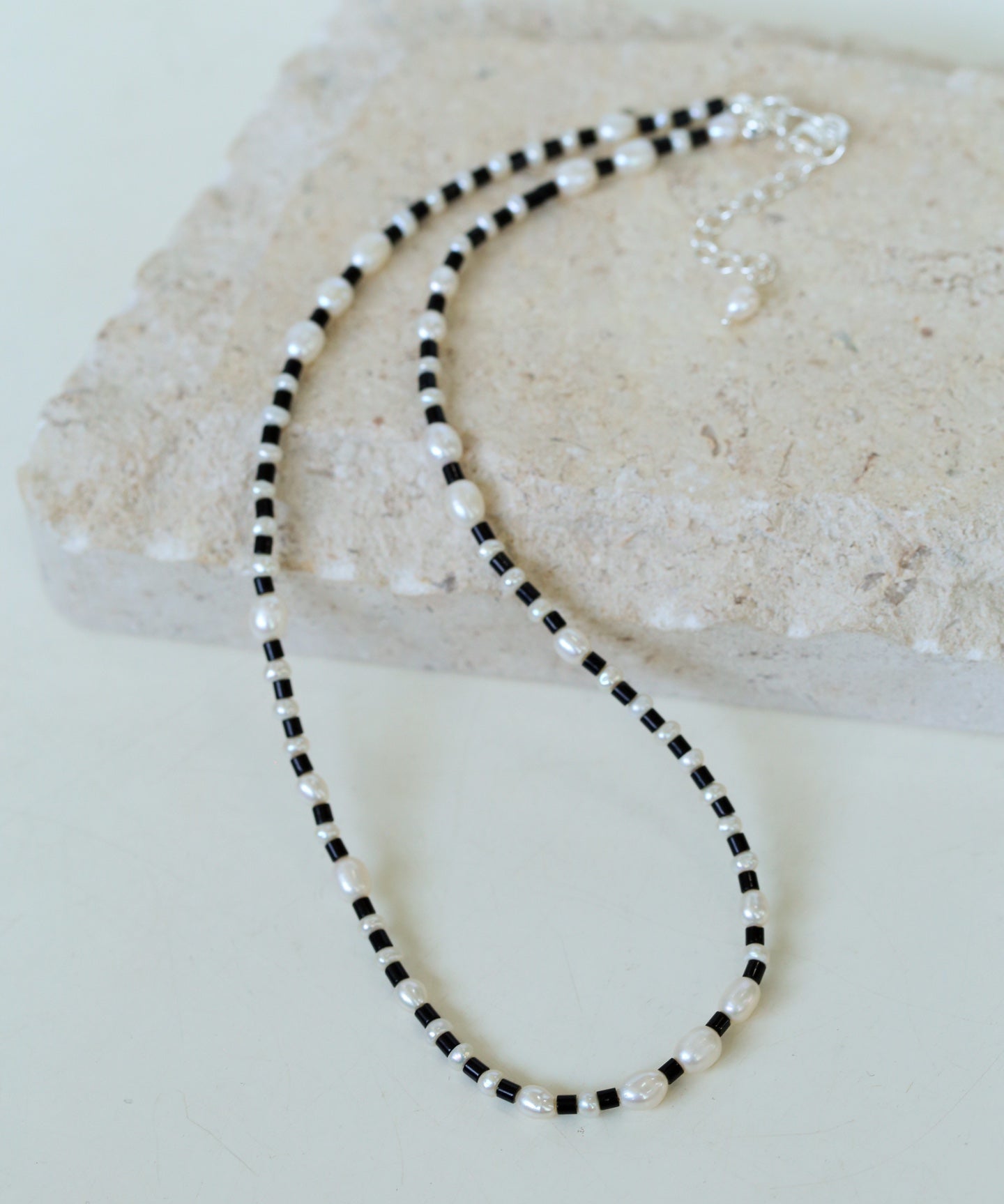 Dark Tide Black and White Pearl Necklace - floysun