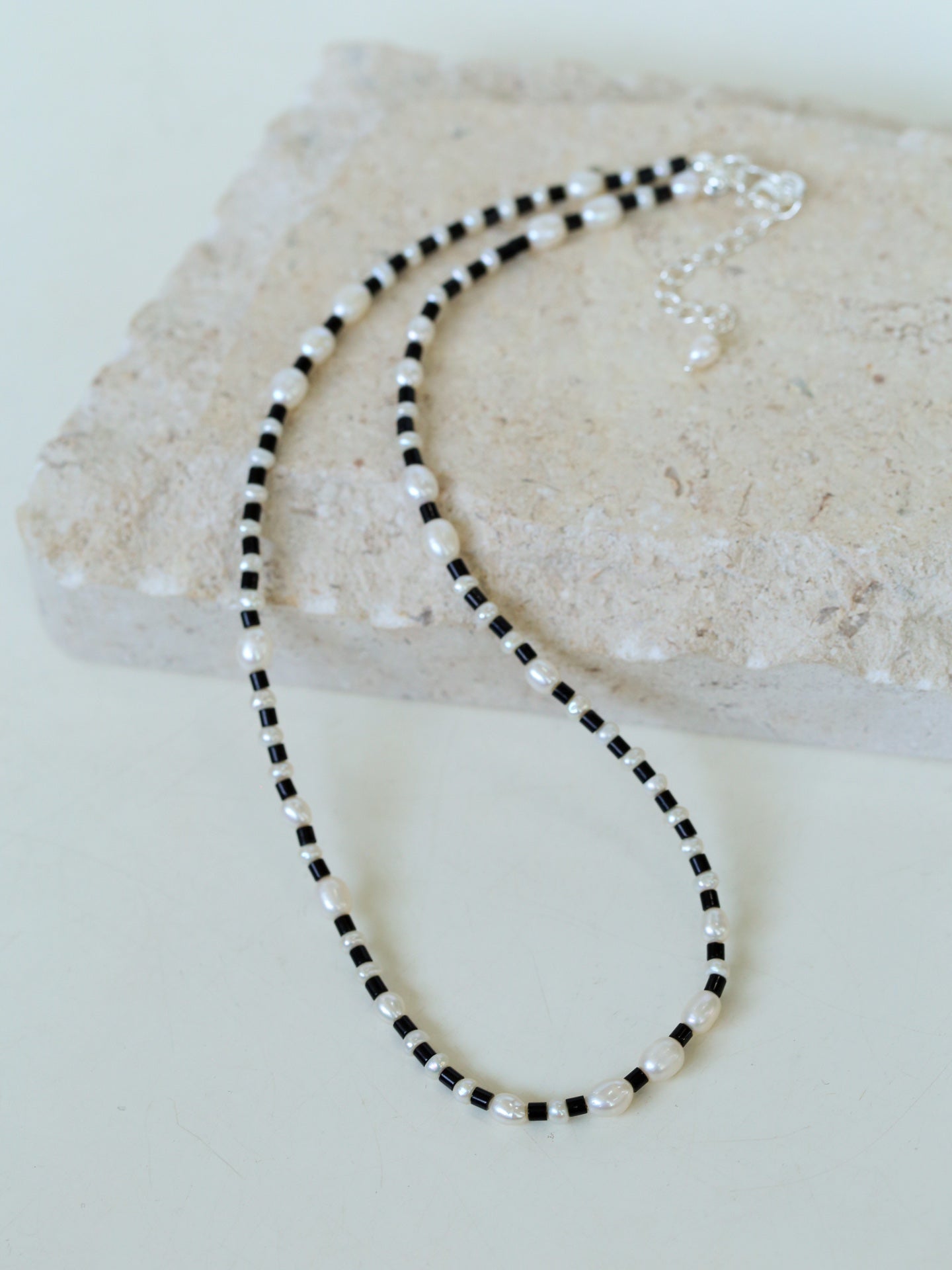 Dark Tide Black and White Pearl Necklace - floysun