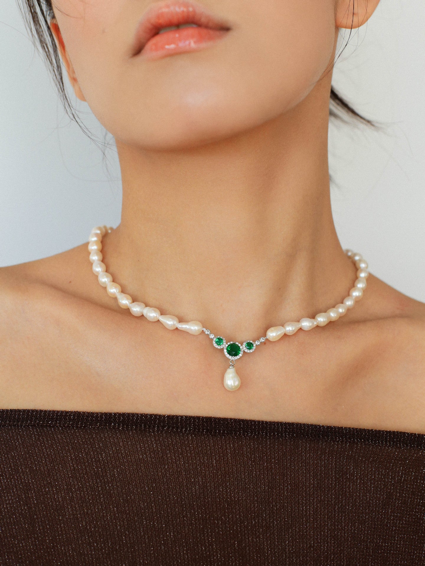 Drop Baroque Pearl Emerald Pendant Necklace - floysun