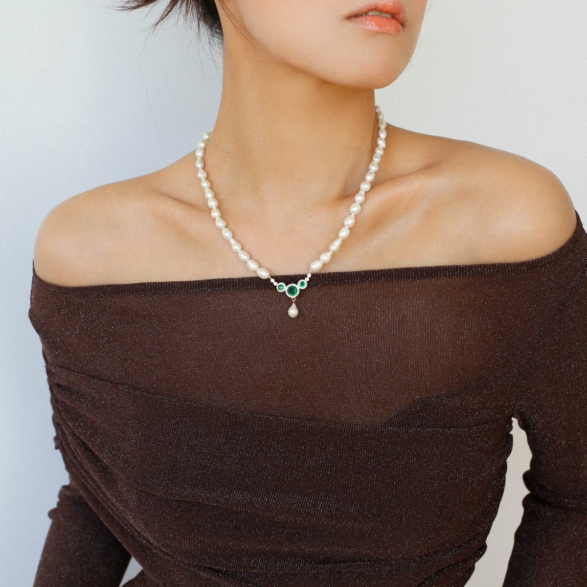 Drop Baroque Pearl Emerald Pendant Necklace - floysun