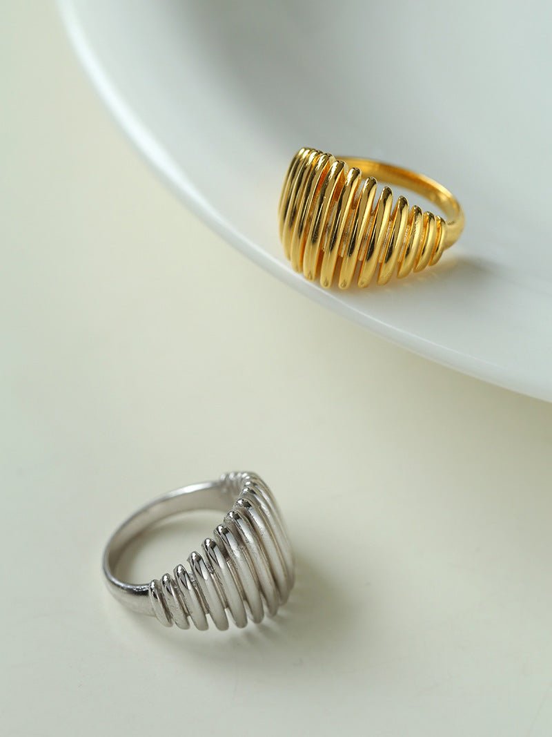 Elegant Vertical Stripe Ring - floysun