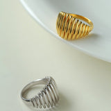 Elegant Vertical Stripe Ring - floysun