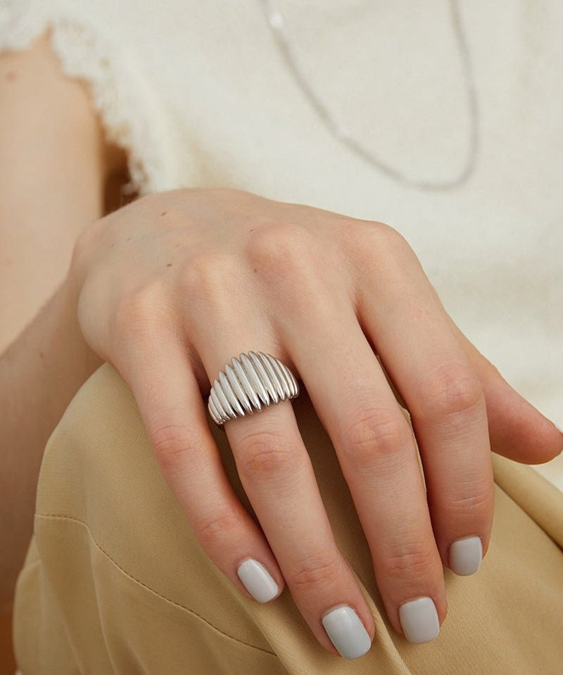 Elegant Vertical Stripe Ring - floysun