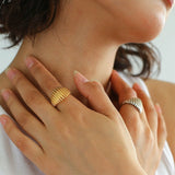 Elegant Vertical Stripe Ring - floysun