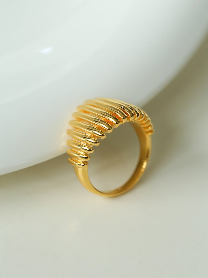 Elegant Vertical Stripe Ring - floysun