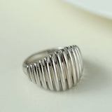 Elegant Vertical Stripe Ring - floysun