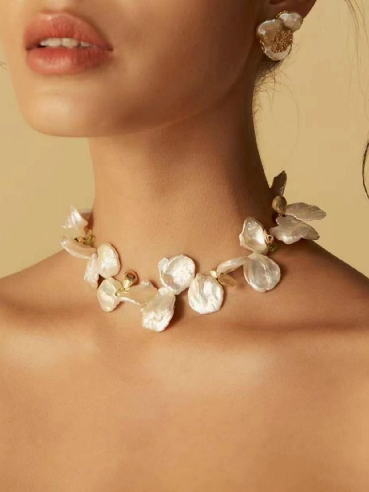 Exaggerated Large Petal Baroque Pearls Necklace - floysun