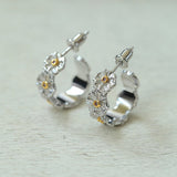 Exquisite Daisy Flower Hug Huggie Earrings - floysun