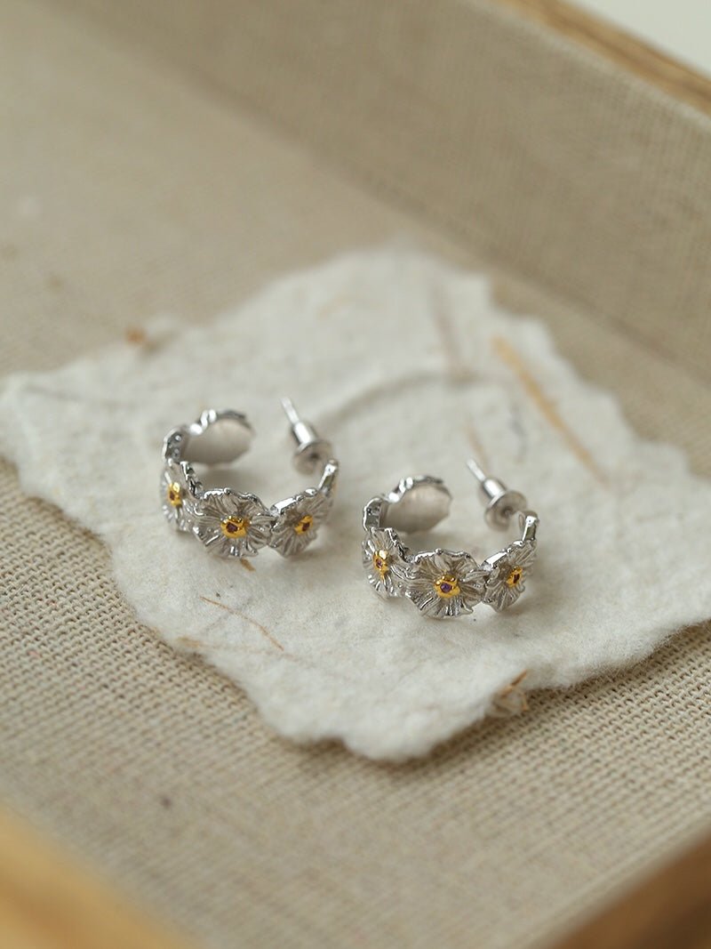 Exquisite Daisy Flower Hug Huggie Earrings - floysun