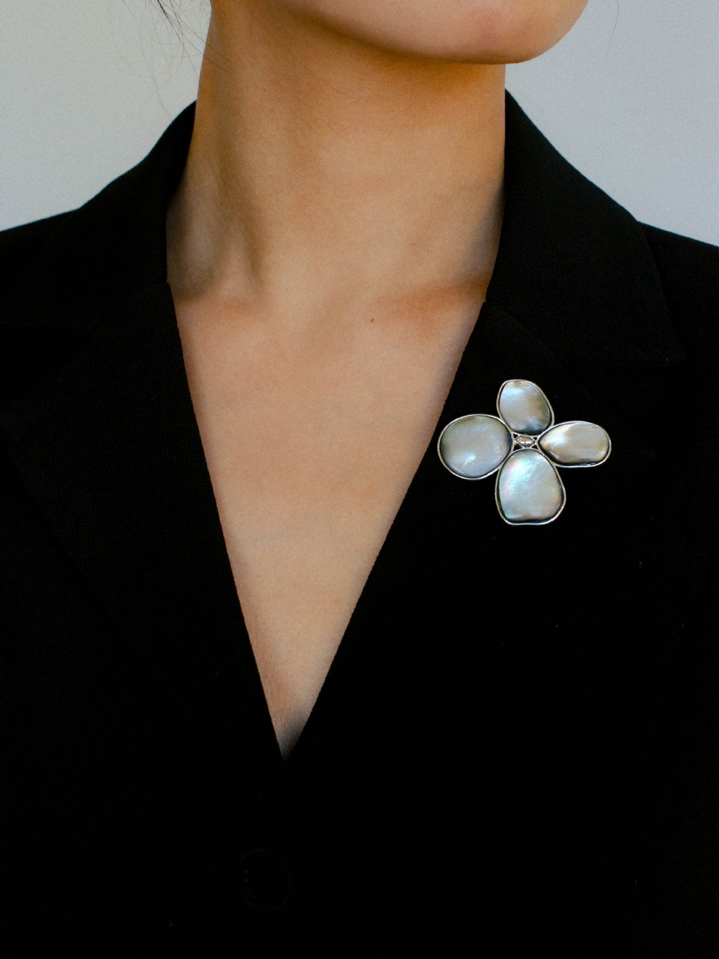 Exquisite Natural Black Mother - of - Pearl Lilac Flower Brooch - floysun