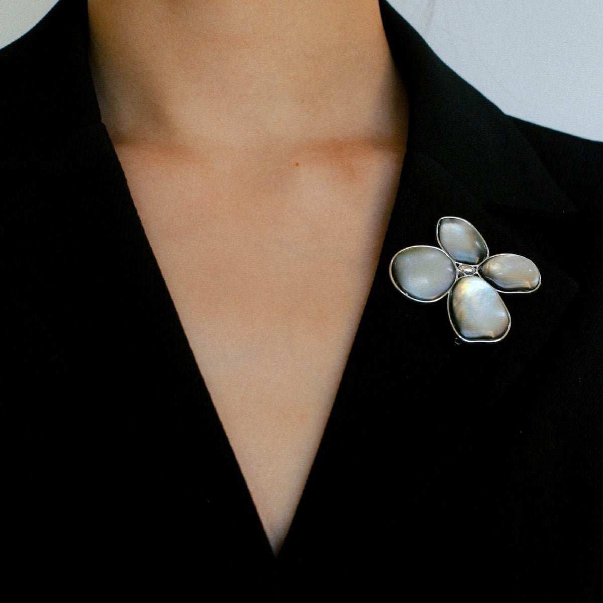 Exquisite Natural Black Mother - of - Pearl Lilac Flower Brooch - floysun