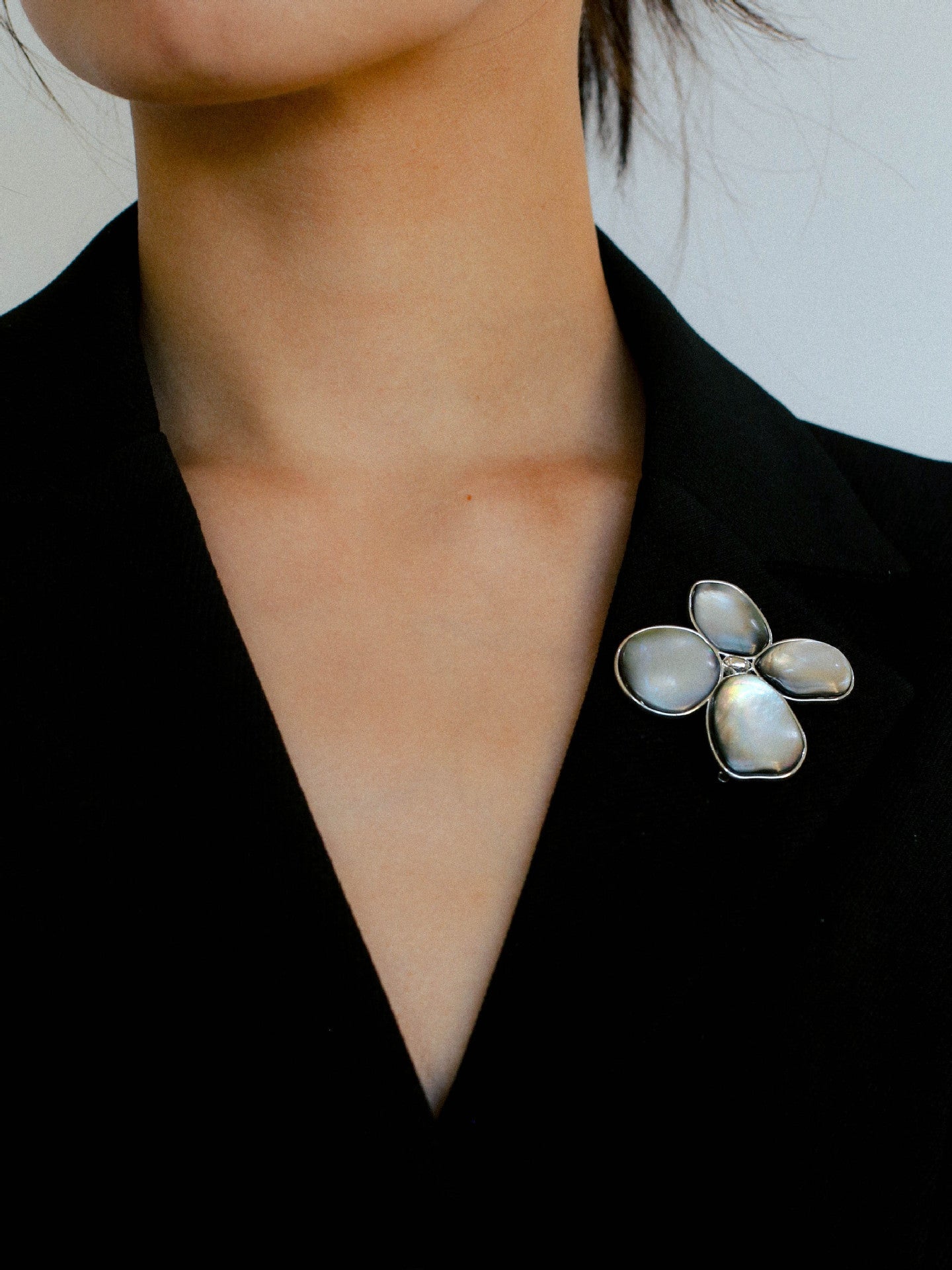 Exquisite Natural Black Mother - of - Pearl Lilac Flower Brooch - floysun