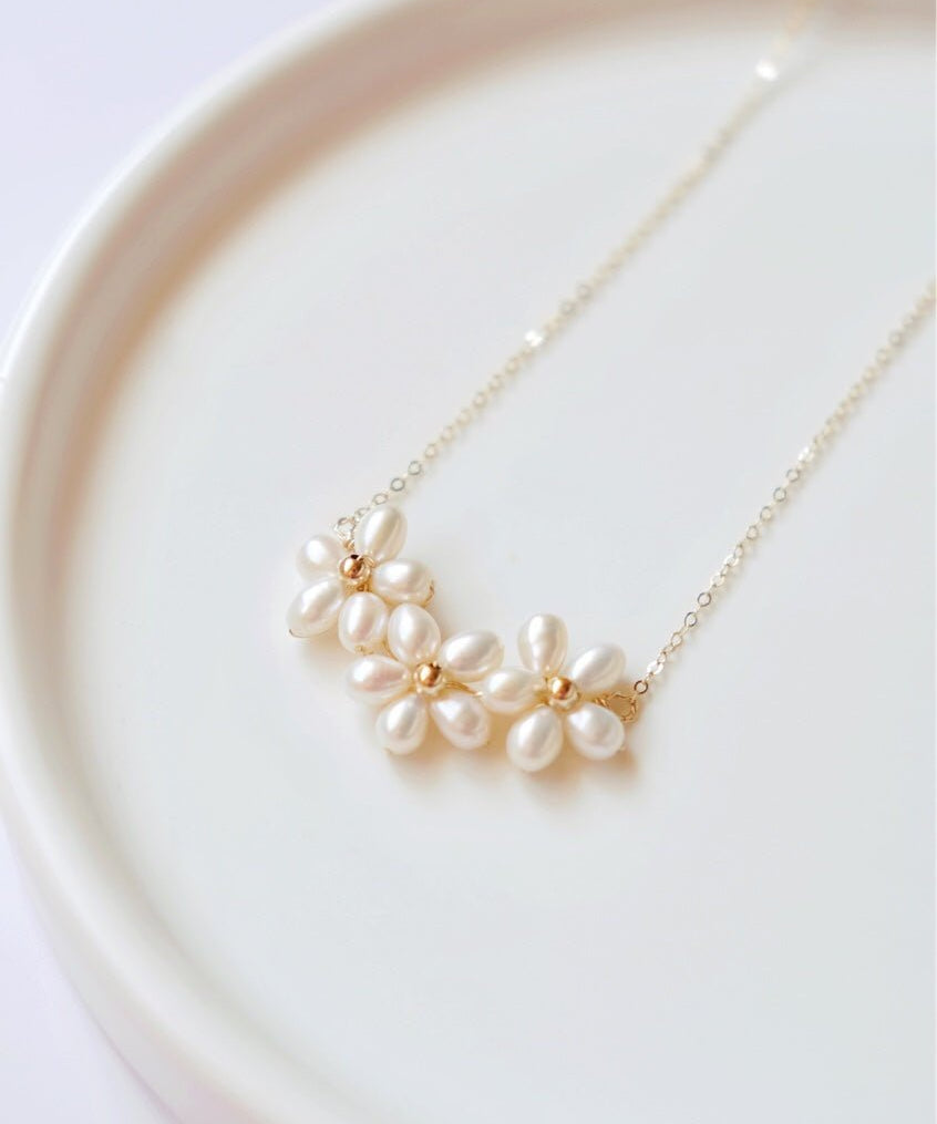 Falling Petals Series Narcissus Pearl Necklace - floysun