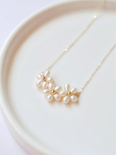 Falling Petals Series Narcissus Pearl Necklace - floysun