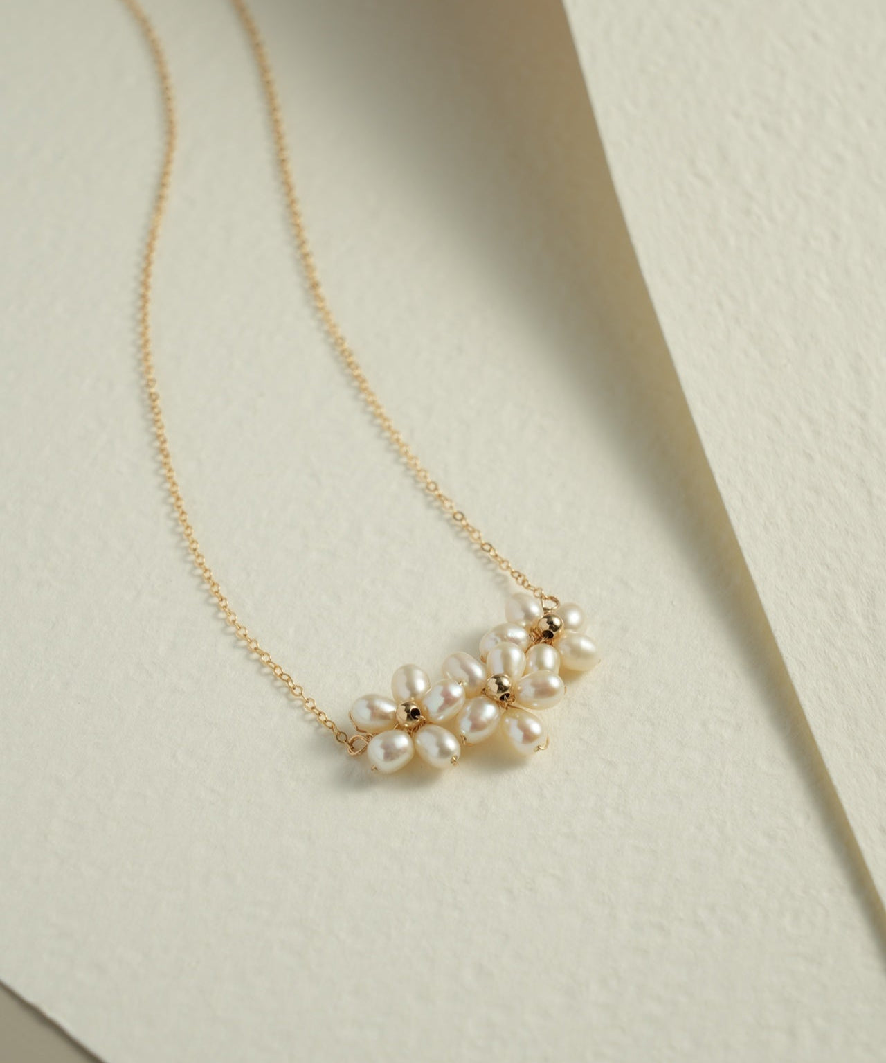 Falling Petals Series Narcissus Pearl Necklace - floysun