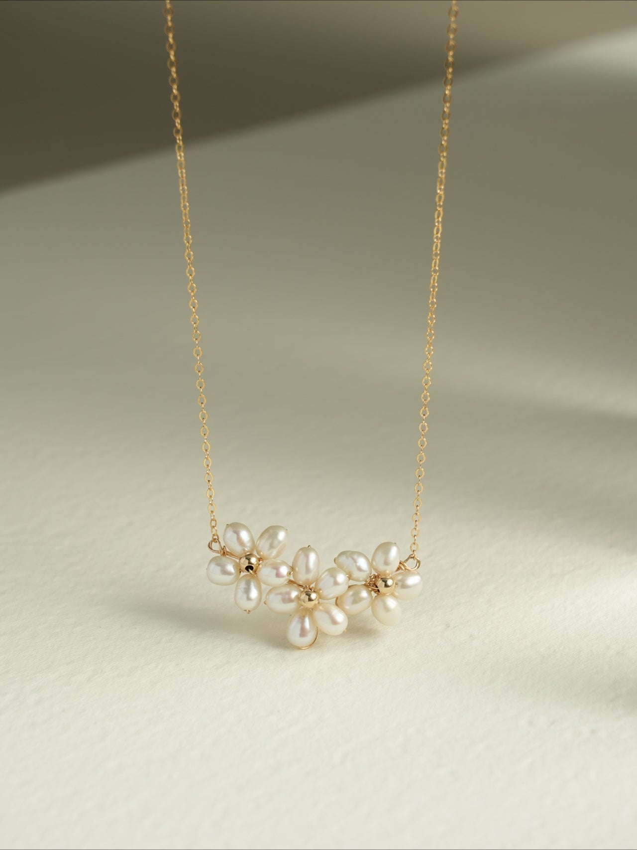 Falling Petals Series Narcissus Pearl Necklace - floysun