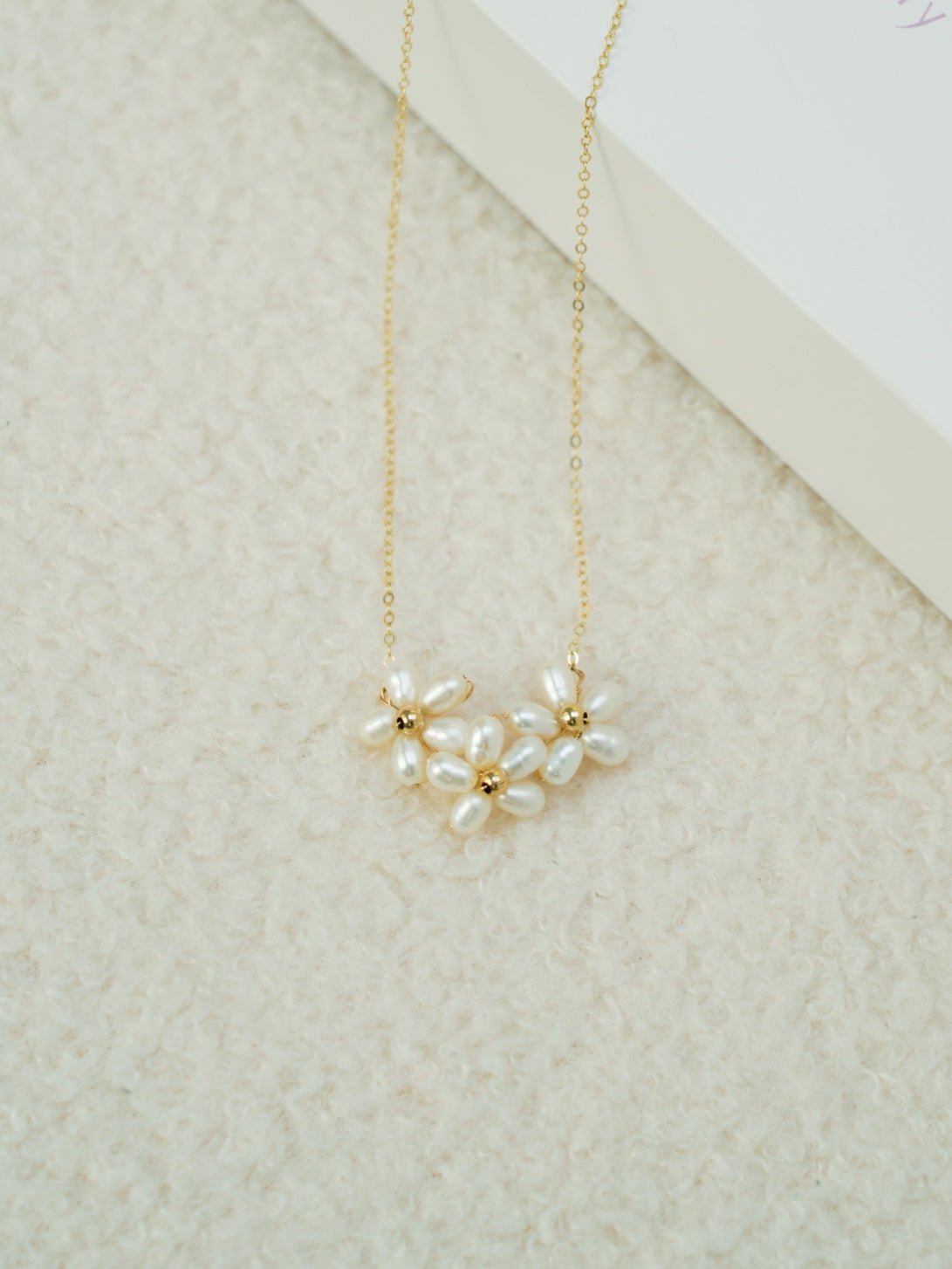 Falling Petals Series Narcissus Pearl Necklace - floysun