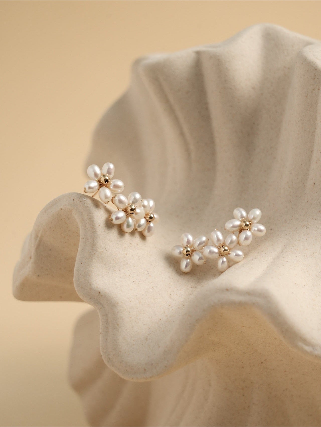 Falling Petals Series Narcissus Pearl Stud Earrings - floysun