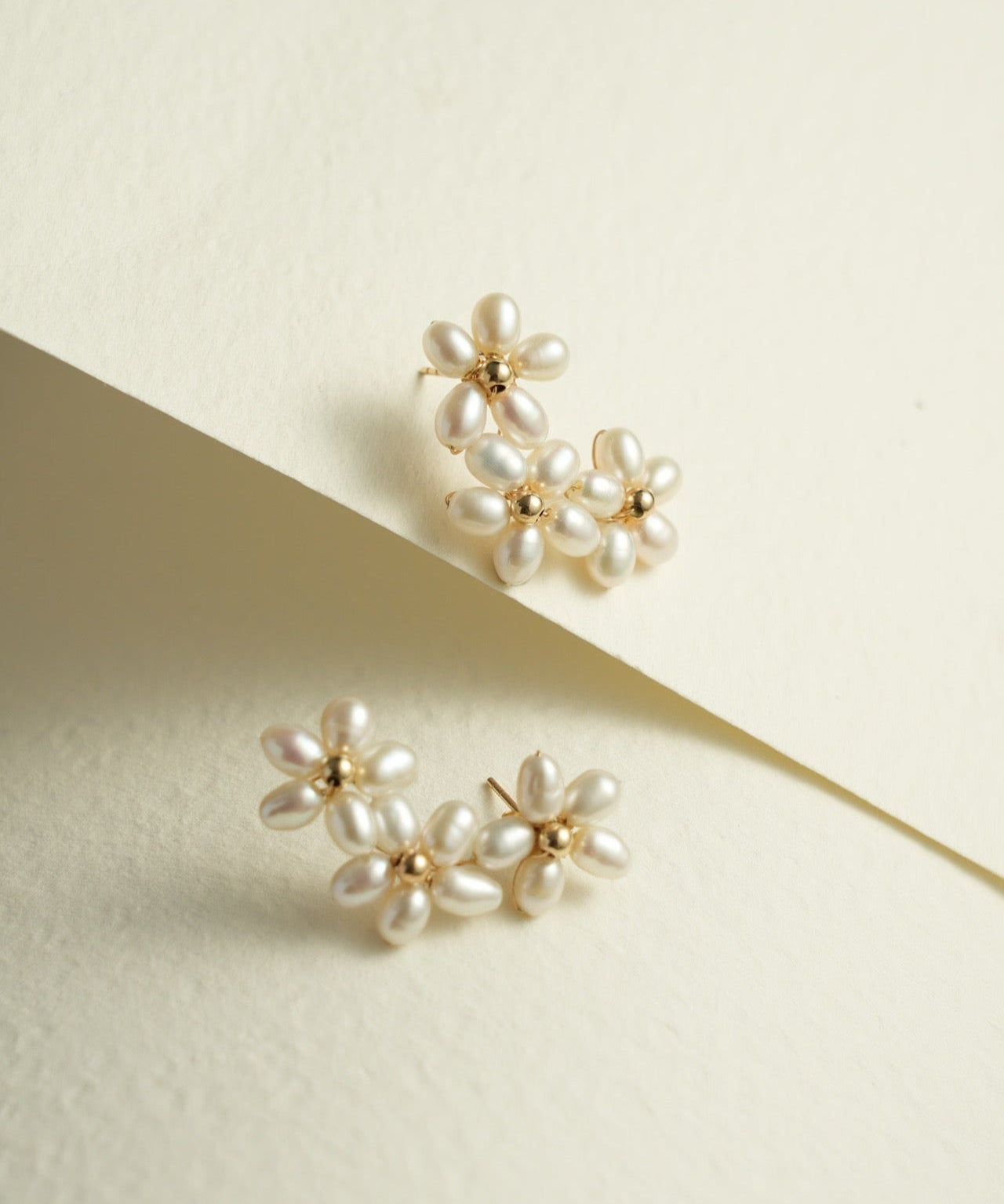 Falling Petals Series Narcissus Pearl Stud Earrings - floysun