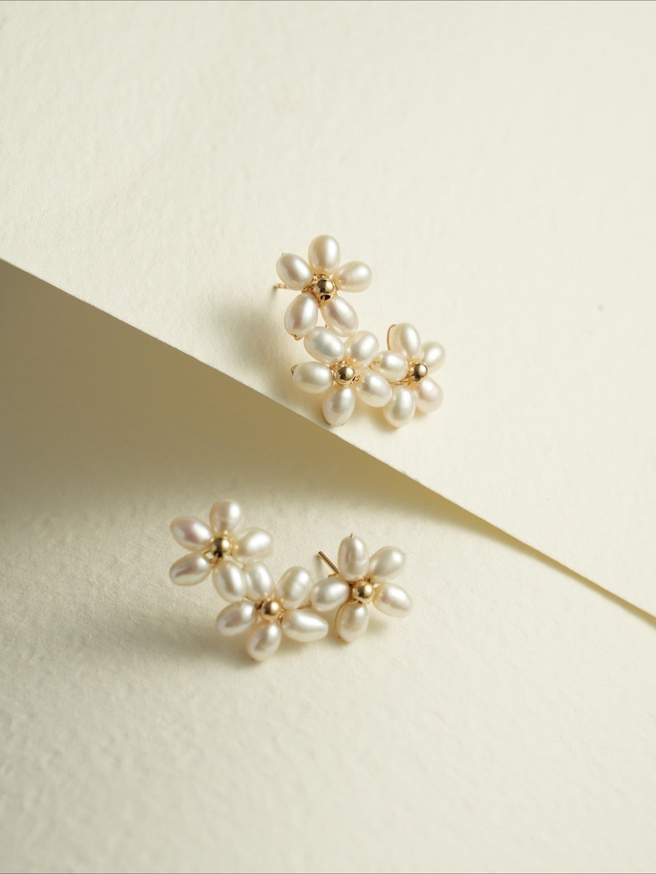 Falling Petals Series Narcissus Pearl Stud Earrings - floysun