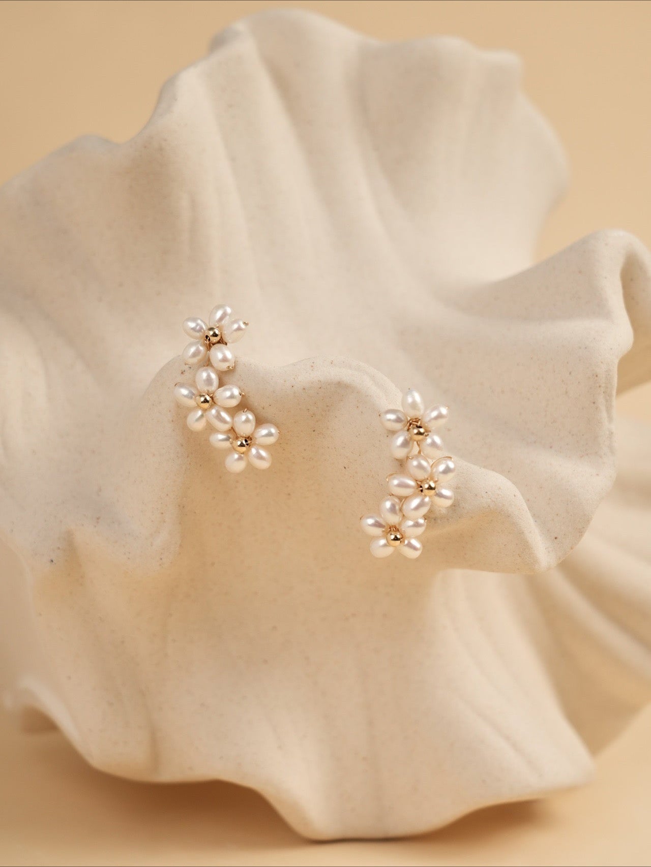 Falling Petals Series Narcissus Pearl Stud Earrings - floysun