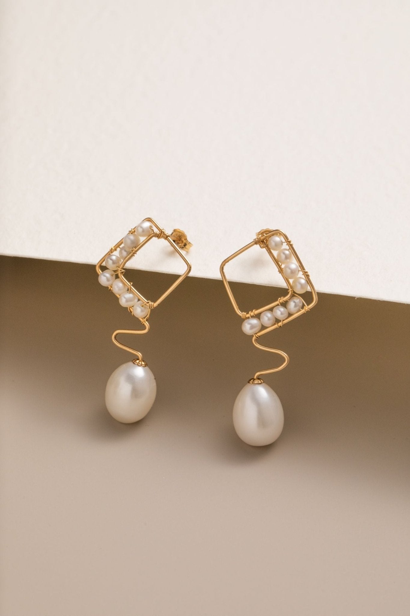 Geometric Series Wave Pearl Teardrop Earrings - floysun